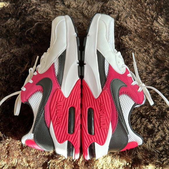 Nike - Picture 6 of 8